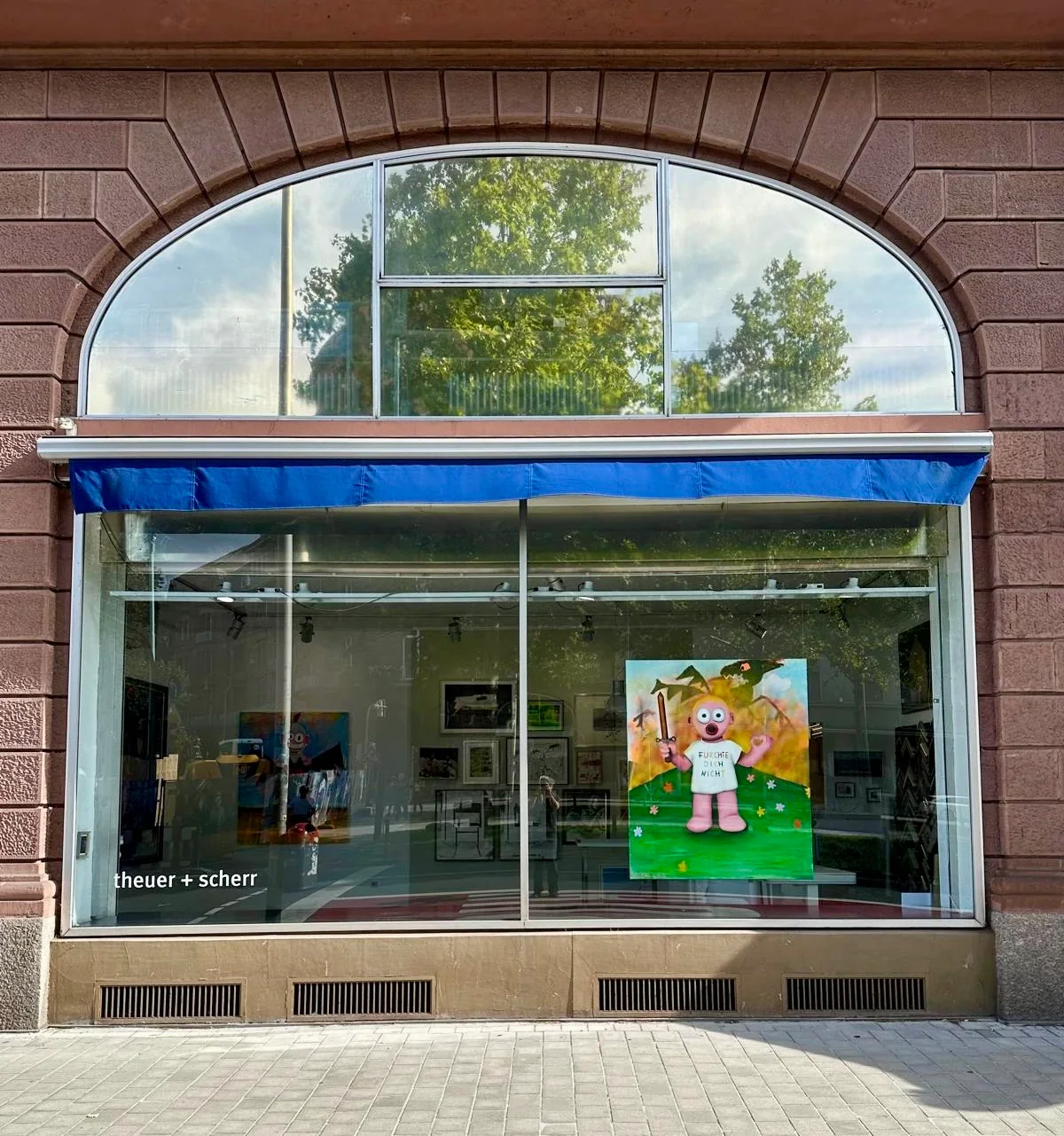 Pascal Wild painting on permanent view in the window of theuer + scherr gallery in Mannheim